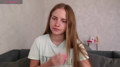 Snapshot of sexy_sansa chatting on 06.03.26 Alina online show from 06.03.26