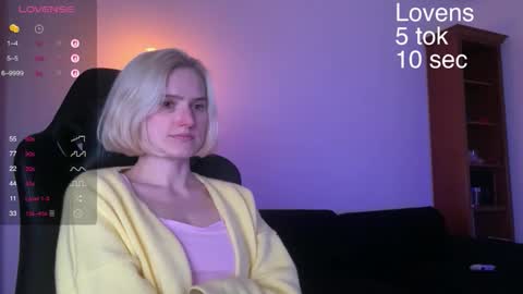 Snapshot of sexy_sweets chatting on 09.18.25 Sexy-Sweets online show from 09.18.25