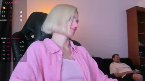 Snapshot of sexy_sweets chatting on 09.19.25 Sexy-Sweets online show from 09.19.25