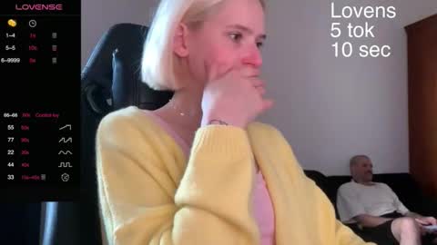 Snapshot of sexy_sweets chatting on 09.24.25 Sexy-Sweets online show from 09.24.25