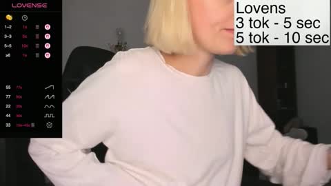 Snapshot of sexy_sweets chatting on 10.29.25 Sexy-Sweets online show from 10.29.25