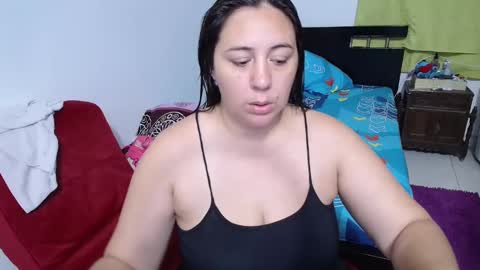 Snapshot of sexy_ticki chatting on 01.04.25 janel online show from 01.04.25