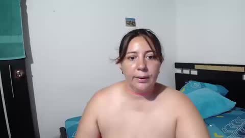 Snapshot of sexy_ticki chatting on 10.16.25 janel online show from 10.16.25