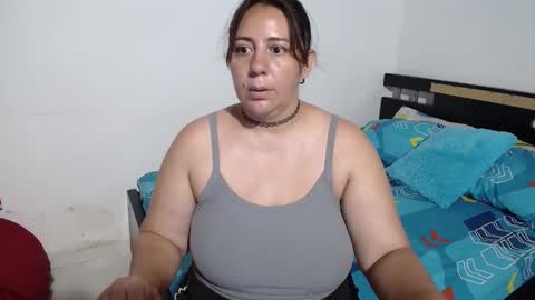 Snapshot of sexy_ticki chatting on 10.17.25 janel online show from 10.17.25