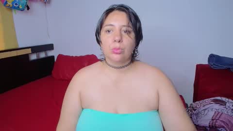 Snapshot of sexy_ticki chatting on 04.14.26 janel online show from 04.14.26