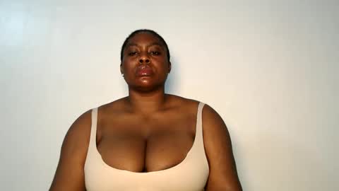 Snapshot of sexy_wetpussyy chatting on 10.29.25 Luna online show from 10.29.25