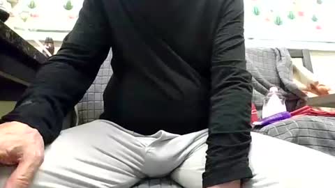 Snapshot of sexy_white_daddy chatting on 02.19.26 Daddy online show from 02.19.26