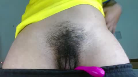 Snapshot of sexyboy_bigclit chatting on 10.08.25 Iker online show from 10.08.25