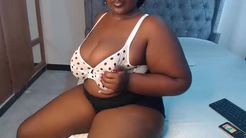 Snapshot of sexychocco_ chatting on 12.30.24 sexychocco online show from 12.30.24