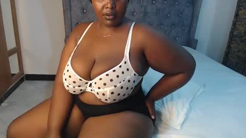 Snapshot of sexychocco_ chatting on 12.30.24 sexychocco online show from 12.30.24