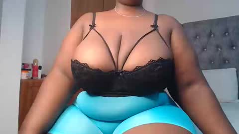 Snapshot of sexychocco_ chatting on 01.27.25 sexychocco online show from 01.27.25