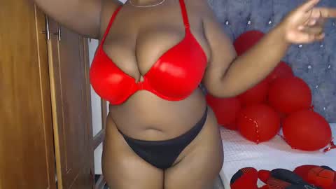 Snapshot of sexychocco_ chatting on 02.18.25 sexychocco online show from 02.18.25