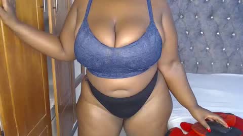 Snapshot of sexychocco_ chatting on 02.26.25 sexychocco online show from 02.26.25
