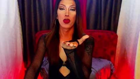 Snapshot of sexydevine_34 chatting on 07.15.26 Devine online show from 07.15.26
