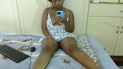 Snapshot of sexydollsx chatting on 10.22.25 sexydollsx online show from 10.22.25