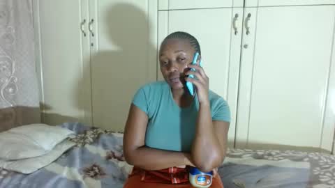 Snapshot of sexydollsx chatting on 10.28.25 sexydollsx online show from 10.28.25