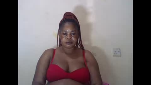 Snapshot of sexydove2 chatting on 01.15.25 EMILY online show from 01.15.25