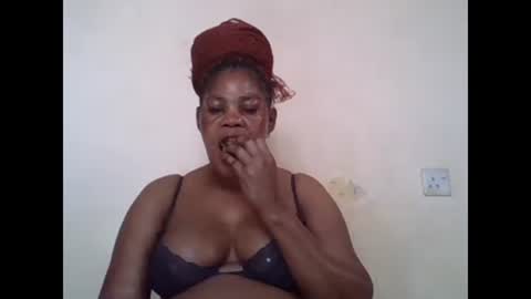 Snapshot of sexydove2 chatting on 01.15.25 EMILY online show from 01.15.25