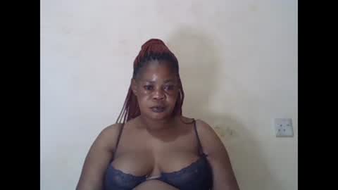 Snapshot of sexydove2 chatting on 01.16.25 EMILY online show from 01.16.25