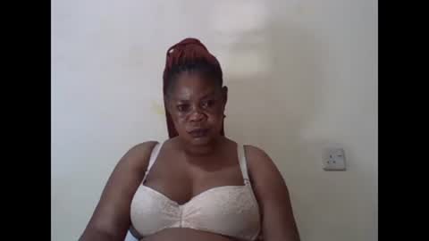Snapshot of sexydove2 chatting on 01.17.25 EMILY online show from 01.17.25