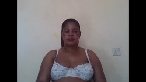 Snapshot of sexydove2 chatting on 01.17.25 EMILY online show from 01.17.25