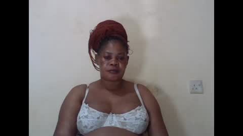 Snapshot of sexydove2 chatting on 01.17.25 EMILY online show from 01.17.25