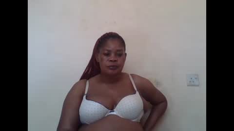 Snapshot of sexydove2 chatting on 01.19.25 EMILY online show from 01.19.25