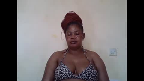 Snapshot of sexydove2 chatting on 01.21.25 EMILY online show from 01.21.25