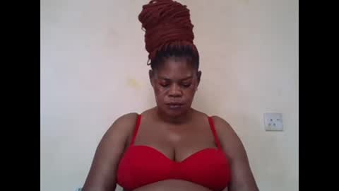 Snapshot of sexydove2 chatting on 01.22.25 EMILY online show from 01.22.25