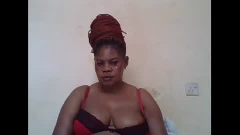Snapshot of sexydove2 chatting on 01.25.25 EMILY online show from 01.25.25