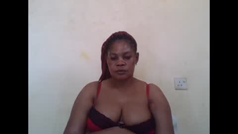 Snapshot of sexydove2 chatting on 01.25.25 EMILY online show from 01.25.25