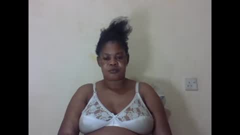 Snapshot of sexydove2 chatting on 01.26.25 EMILY online show from 01.26.25