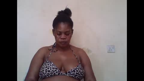 Snapshot of sexydove2 chatting on 01.27.25 EMILY online show from 01.27.25