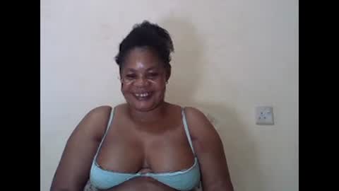 Snapshot of sexydove2 chatting on 01.27.25 EMILY online show from 01.27.25