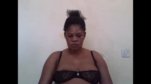 Snapshot of sexydove2 chatting on 01.28.25 EMILY online show from 01.28.25