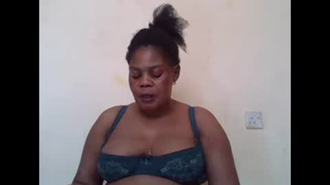 Snapshot of sexydove2 chatting on 01.29.25 EMILY online show from 01.29.25