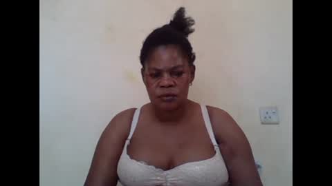 Snapshot of sexydove2 chatting on 01.30.25 EMILY online show from 01.30.25