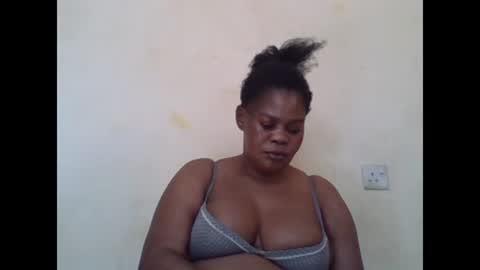 Snapshot of sexydove2 chatting on 01.31.25 EMILY online show from 01.31.25