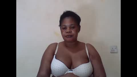 Snapshot of sexydove2 chatting on 02.02.25 EMILY online show from 02.02.25
