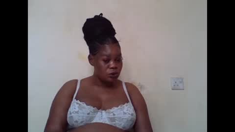 Snapshot of sexydove2 chatting on 02.05.25 EMILY online show from 02.05.25