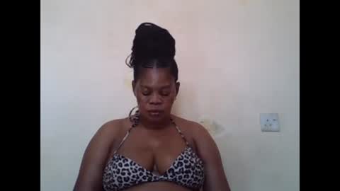 Snapshot of sexydove2 chatting on 02.08.25 EMILY online show from 02.08.25