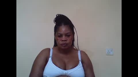 Snapshot of sexydove2 chatting on 02.12.25 EMILY online show from 02.12.25