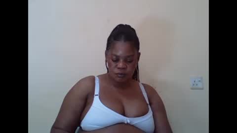 Snapshot of sexydove2 chatting on 02.12.25 EMILY online show from 02.12.25