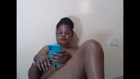 Snapshot of sexydove2 chatting on 02.12.25 EMILY online show from 02.12.25