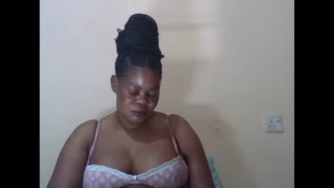 Snapshot of sexydove2 chatting on 02.13.25 EMILY online show from 02.13.25