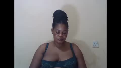 Snapshot of sexydove2 chatting on 02.15.25 EMILY online show from 02.15.25