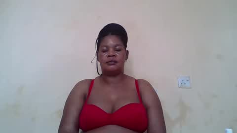 Snapshot of sexydove2 chatting on 02.16.25 EMILY online show from 02.16.25
