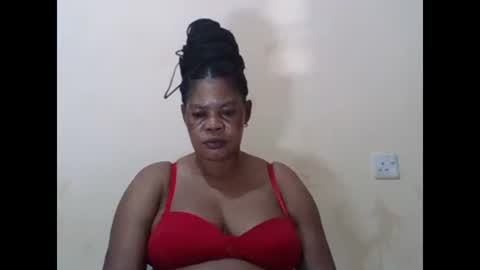 Snapshot of sexydove2 chatting on 02.16.25 EMILY online show from 02.16.25