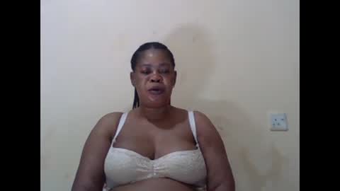 Snapshot of sexydove2 chatting on 02.18.25 EMILY online show from 02.18.25