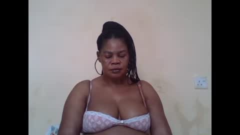 Snapshot of sexydove2 chatting on 02.18.25 EMILY online show from 02.18.25